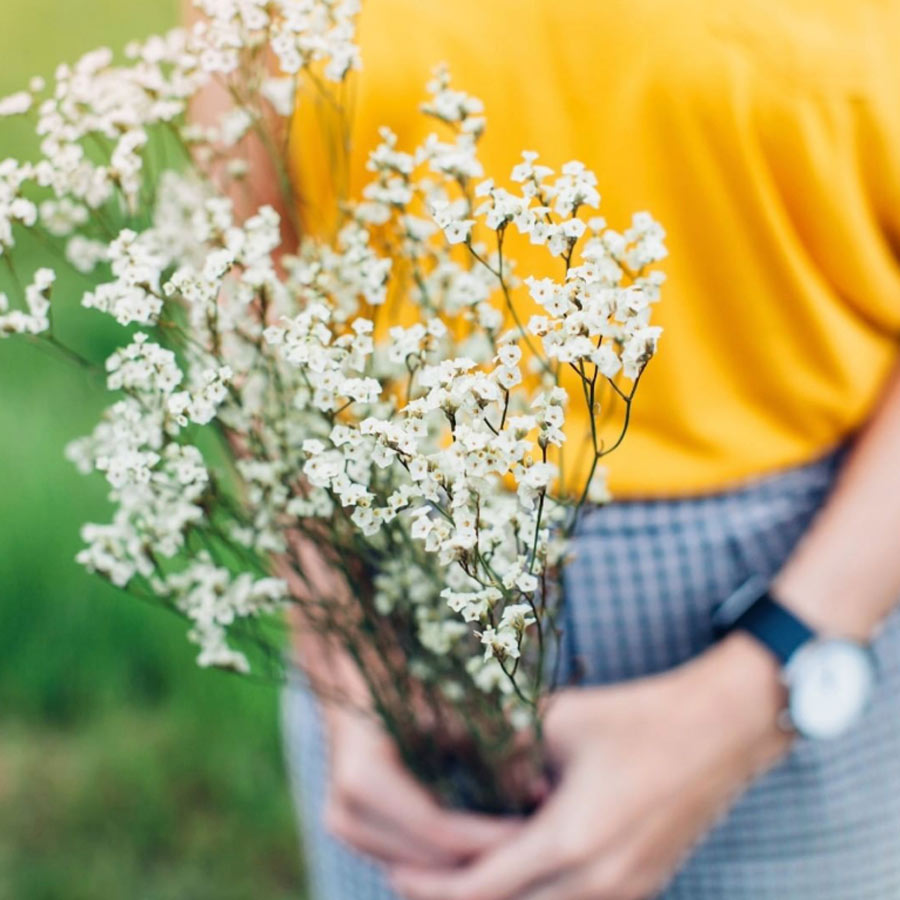 bouquet-fleurs-tshirt-jaune-femme