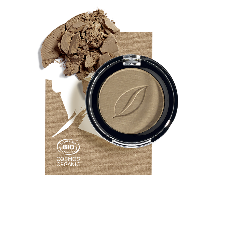 Make up. Glamour portrait of beautiful woman model with fresh makeup and romantic hairstyle.